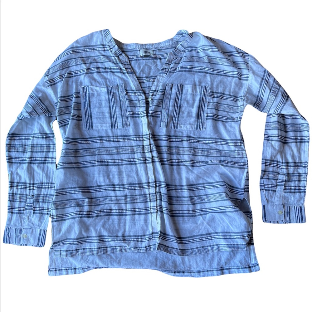 Old Navy size L lightweight button up